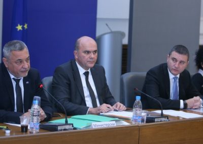 Съгласие за осигуровките и отпуската спъва дуалното образование