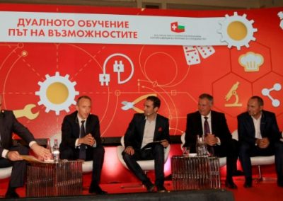 Около 3900 ученика избират дуалното образование от новата учебна година